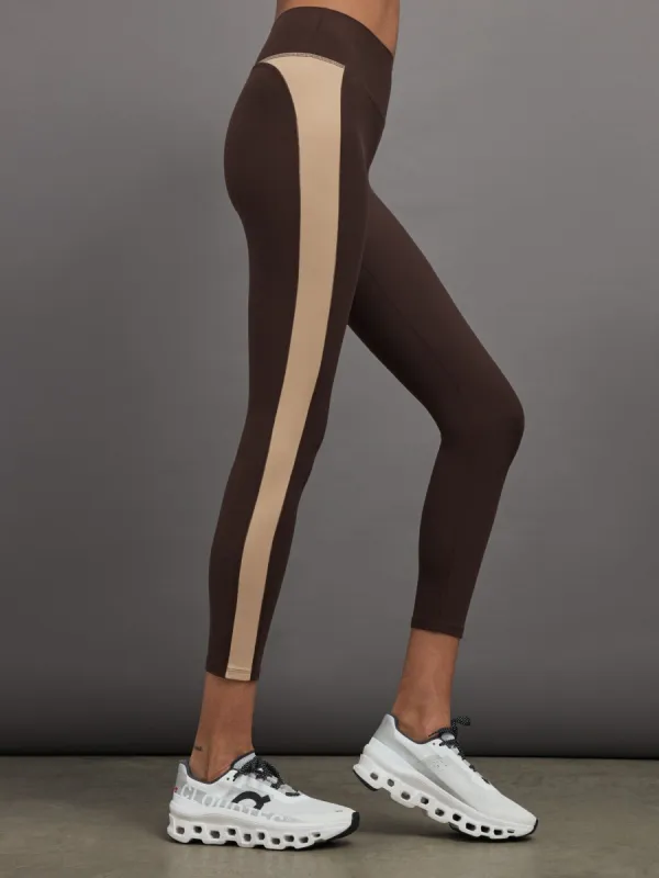 COLORBLOCK LEGGING - DARK OAK/ SANDY TAN made by Carbon38