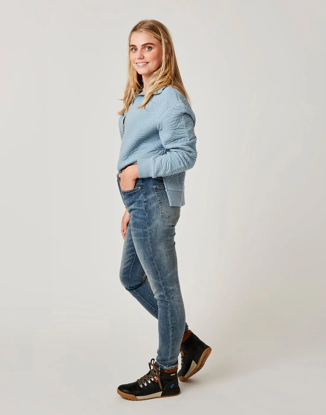 Skyler Super Skinny Jean: Favorite Fade sold by Carve Designs product image thumbnail 5