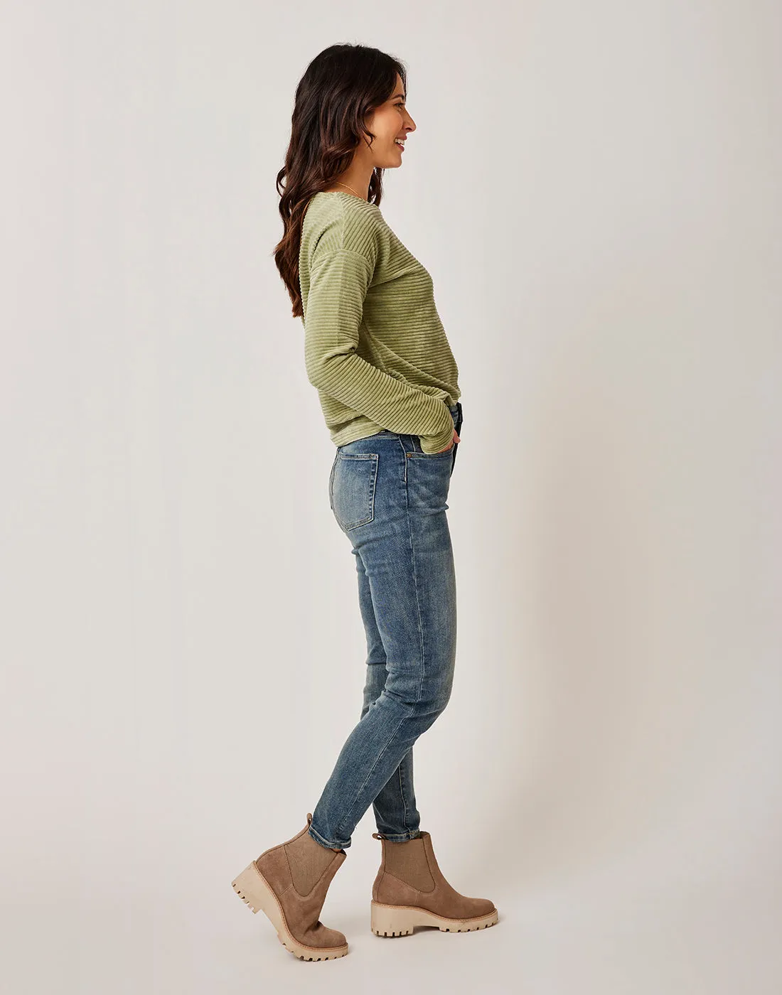 Skyler Super Skinny Jean: Favorite Fade sold by Carve Designs product image thumbnail 2