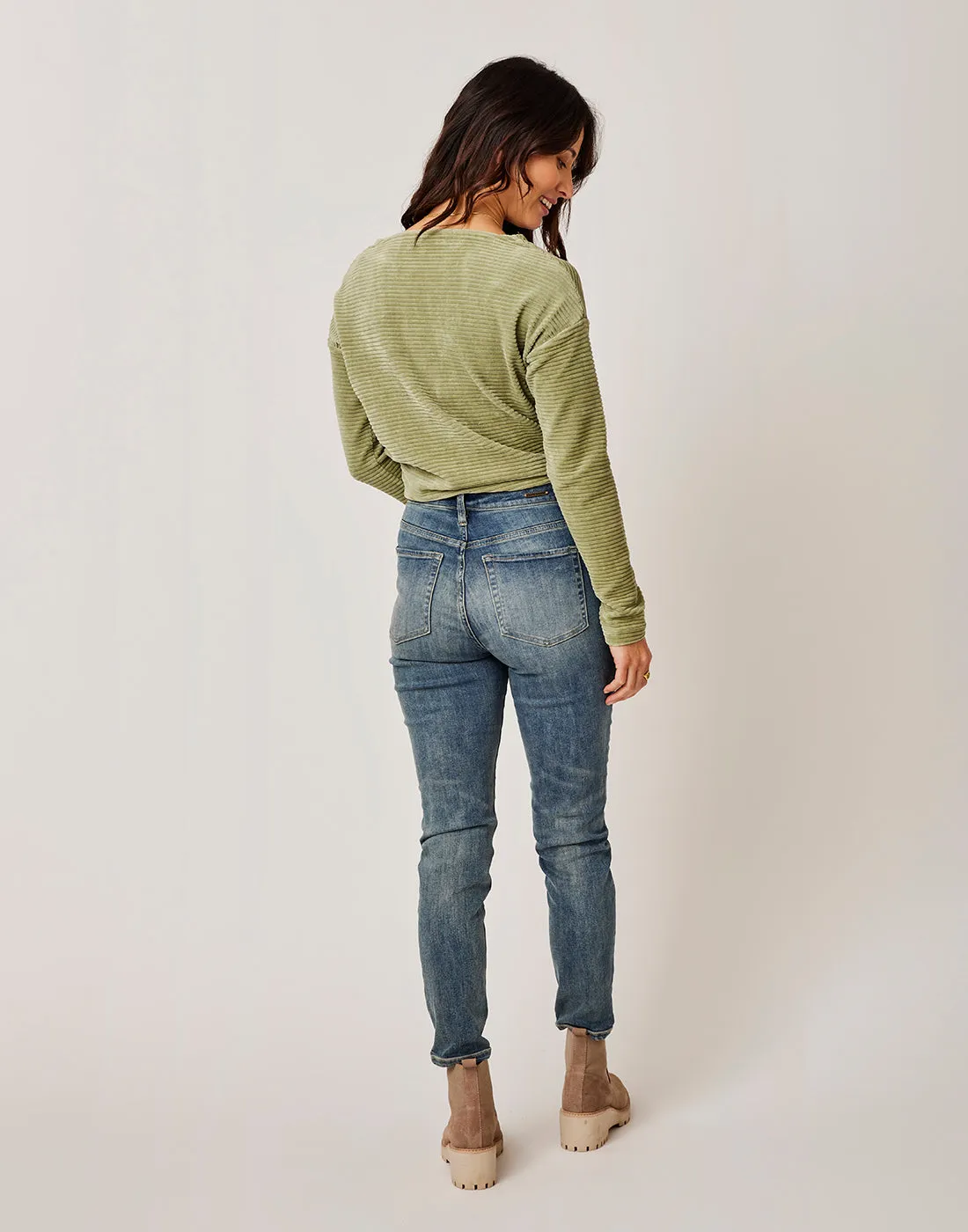 Skyler Super Skinny Jean: Favorite Fade sold by Carve Designs product image thumbnail 3