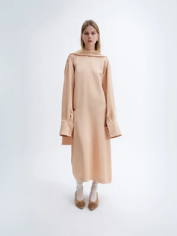 Robe col foulard en satin technique froissé made by Carven