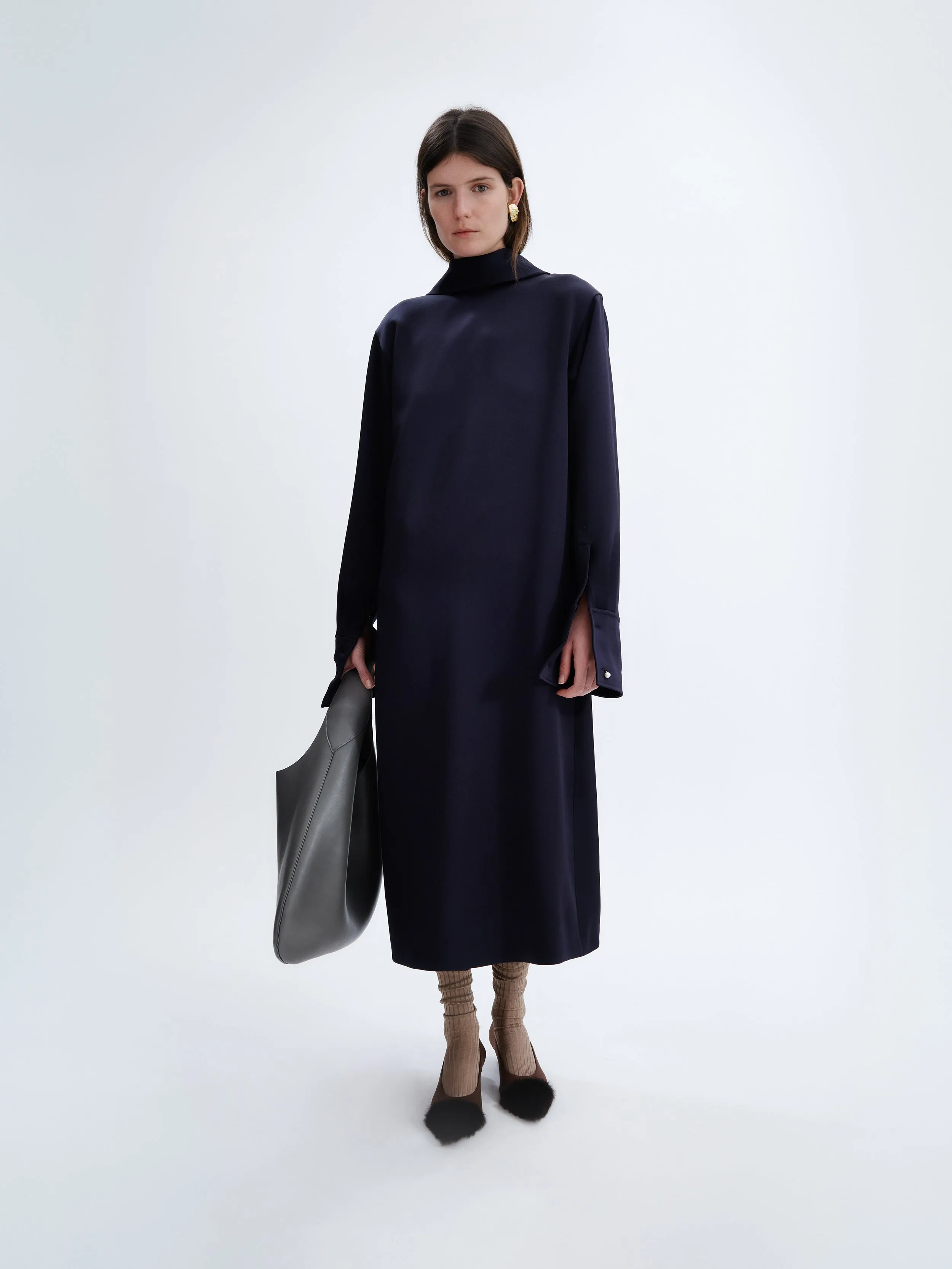 Robe col foulard en satin double sold by Carven