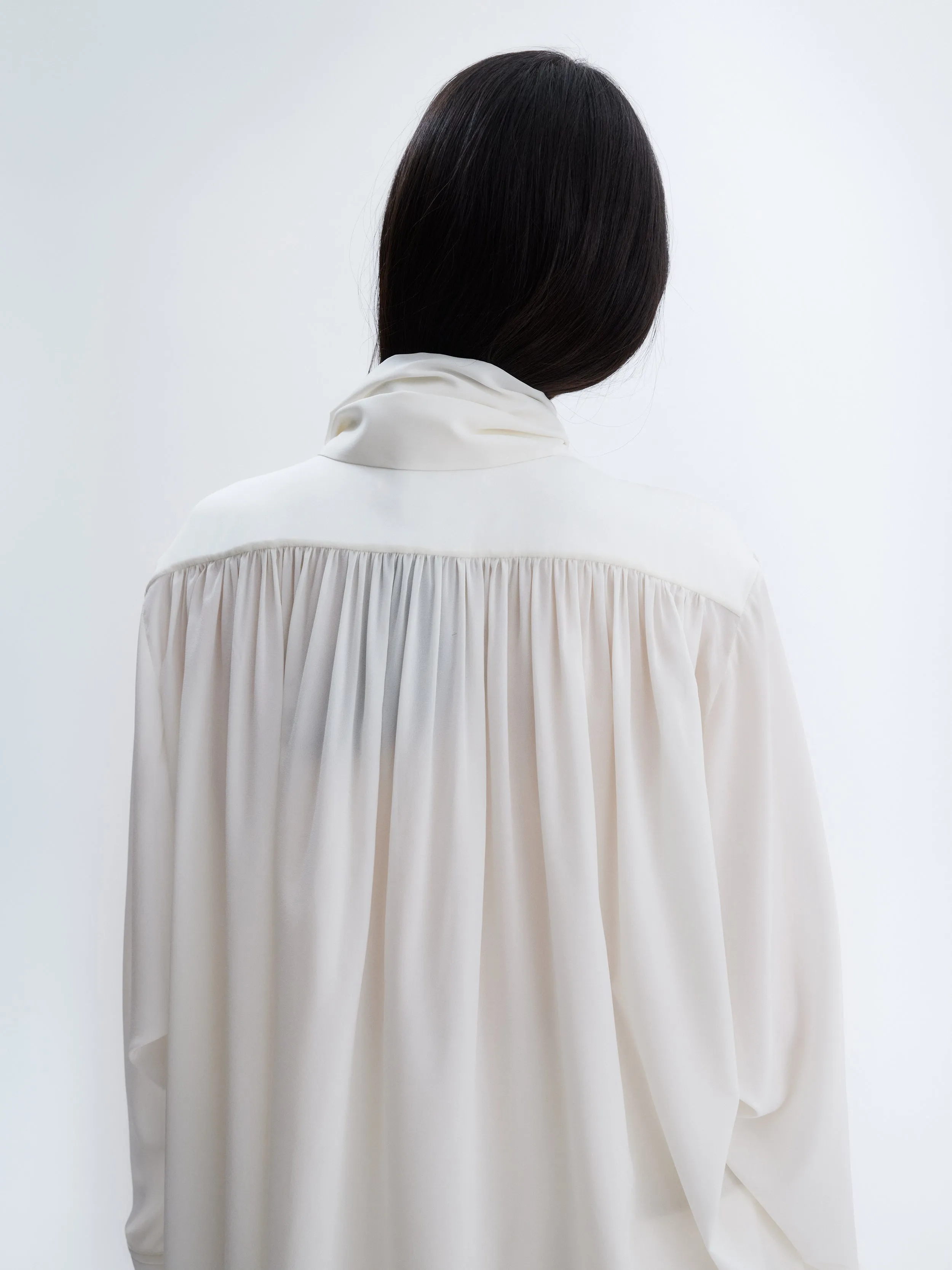 Blouse froncée en crêpe de Chine sold by Carven product image thumbnail 2