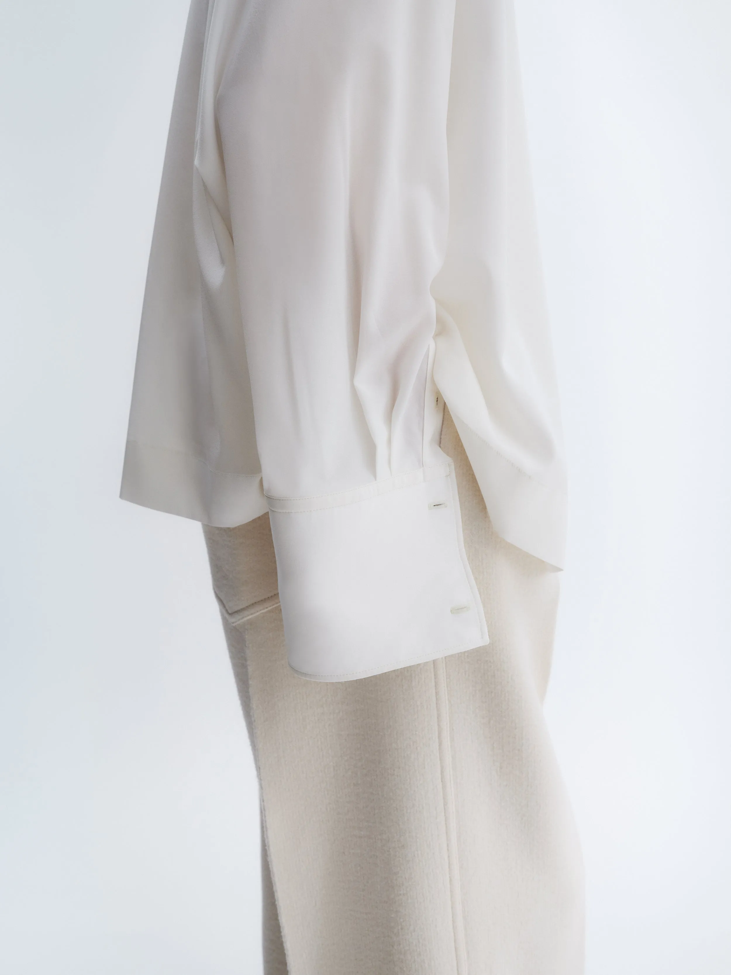 Blouse froncée en crêpe de Chine sold by Carven product image thumbnail 4