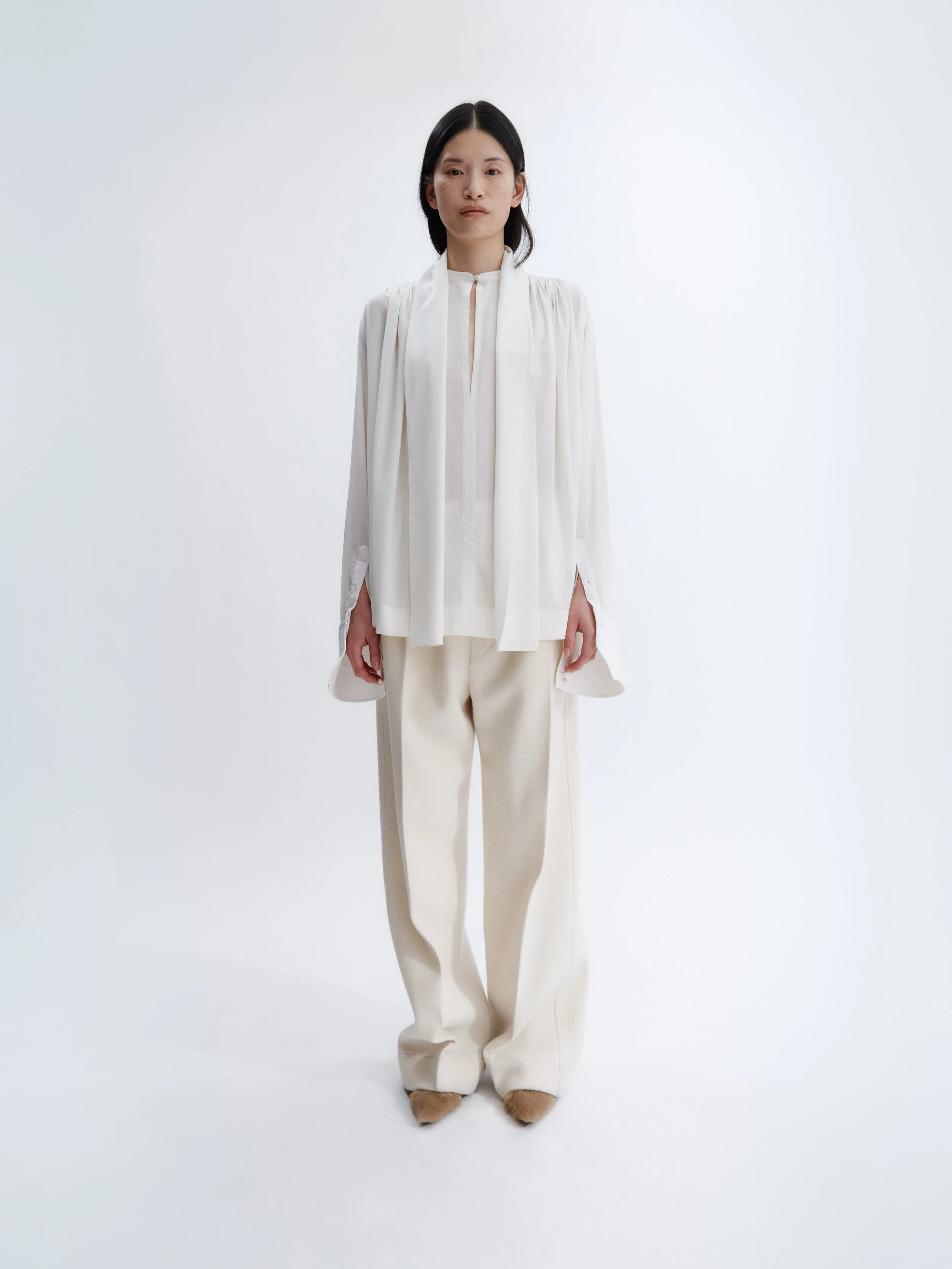 Blouse froncée en crêpe de Chine sold by Carven