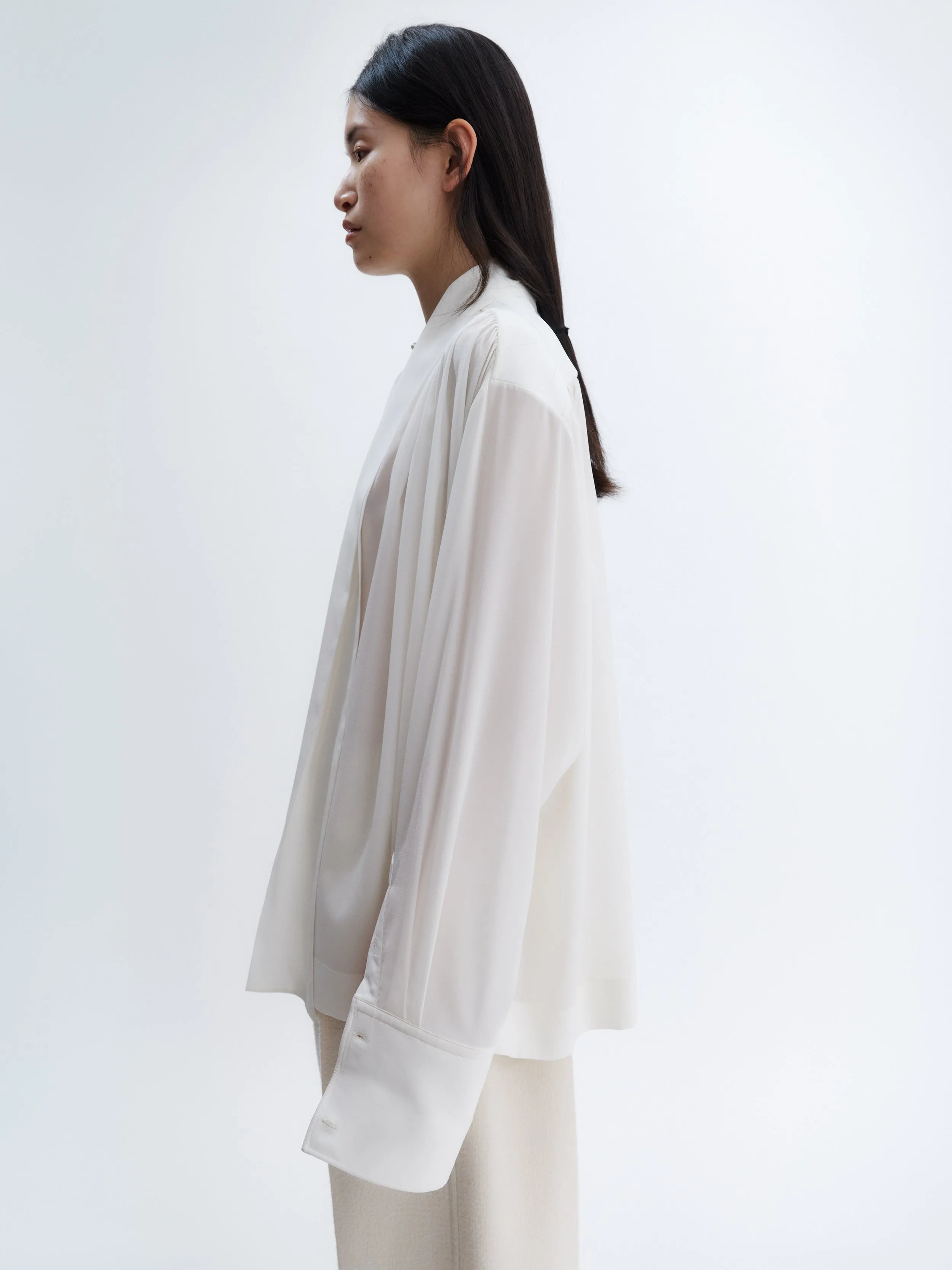 Blouse froncée en crêpe de Chine sold by Carven product image thumbnail 3