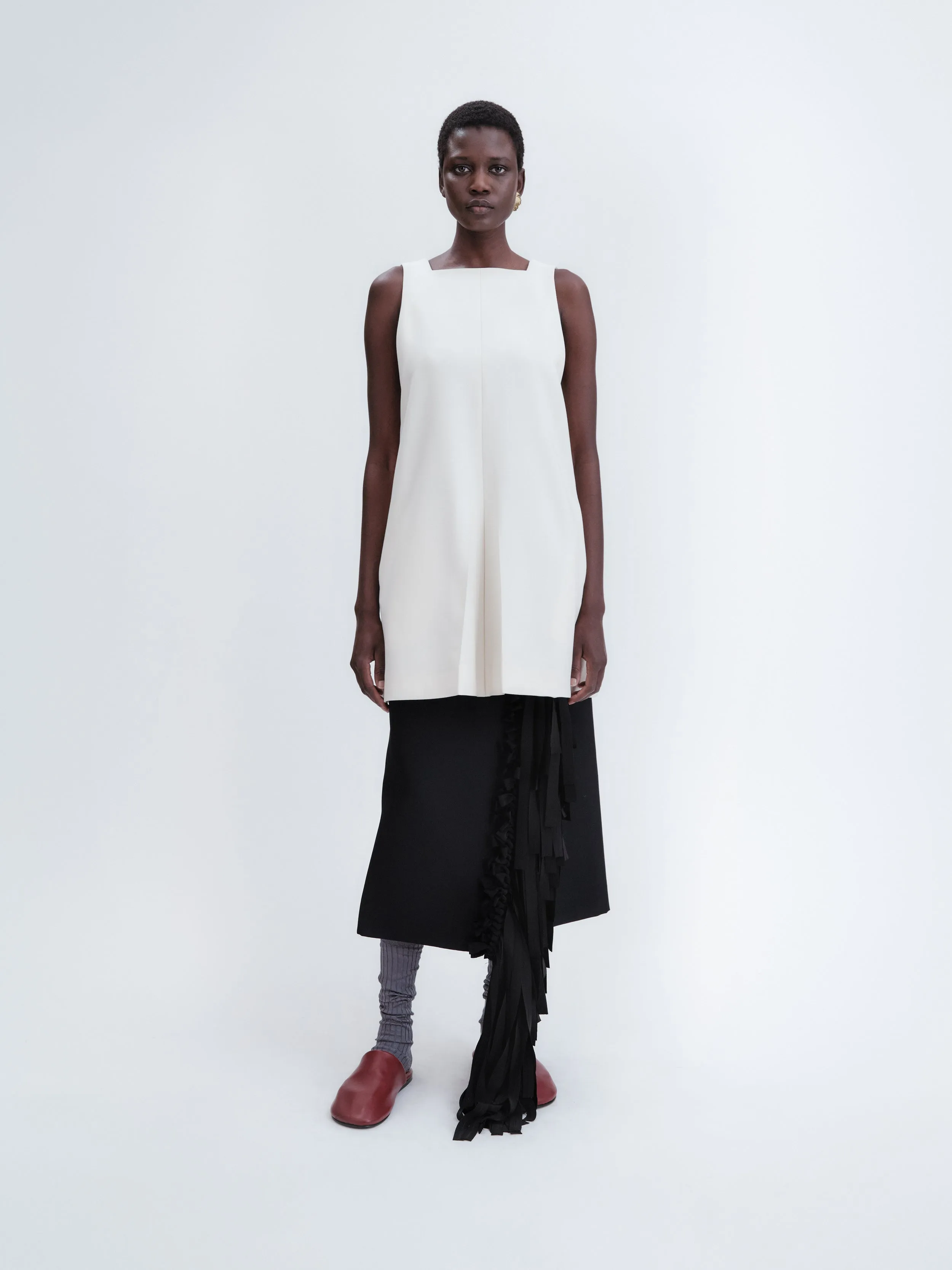 Robe courte chasuble en crêpe de laine sold by Carven