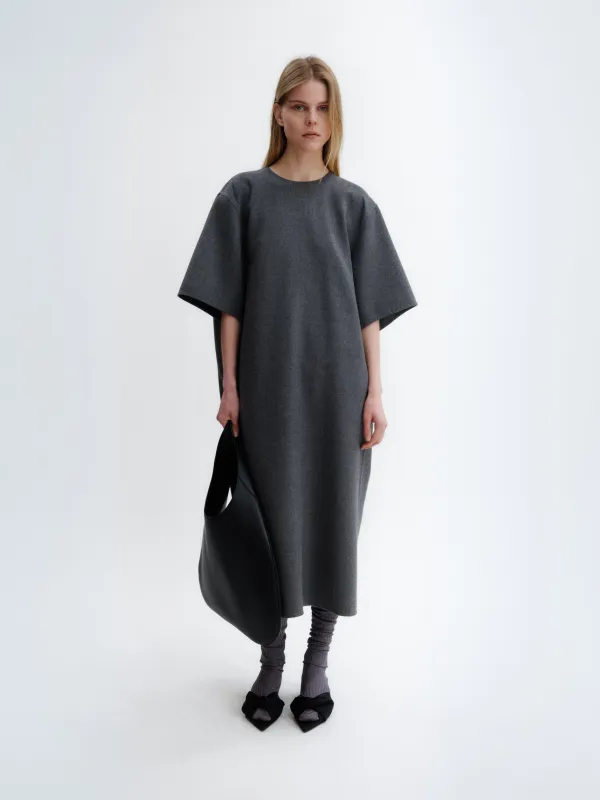 Robe t-shirt en laine légère double face made by Carven