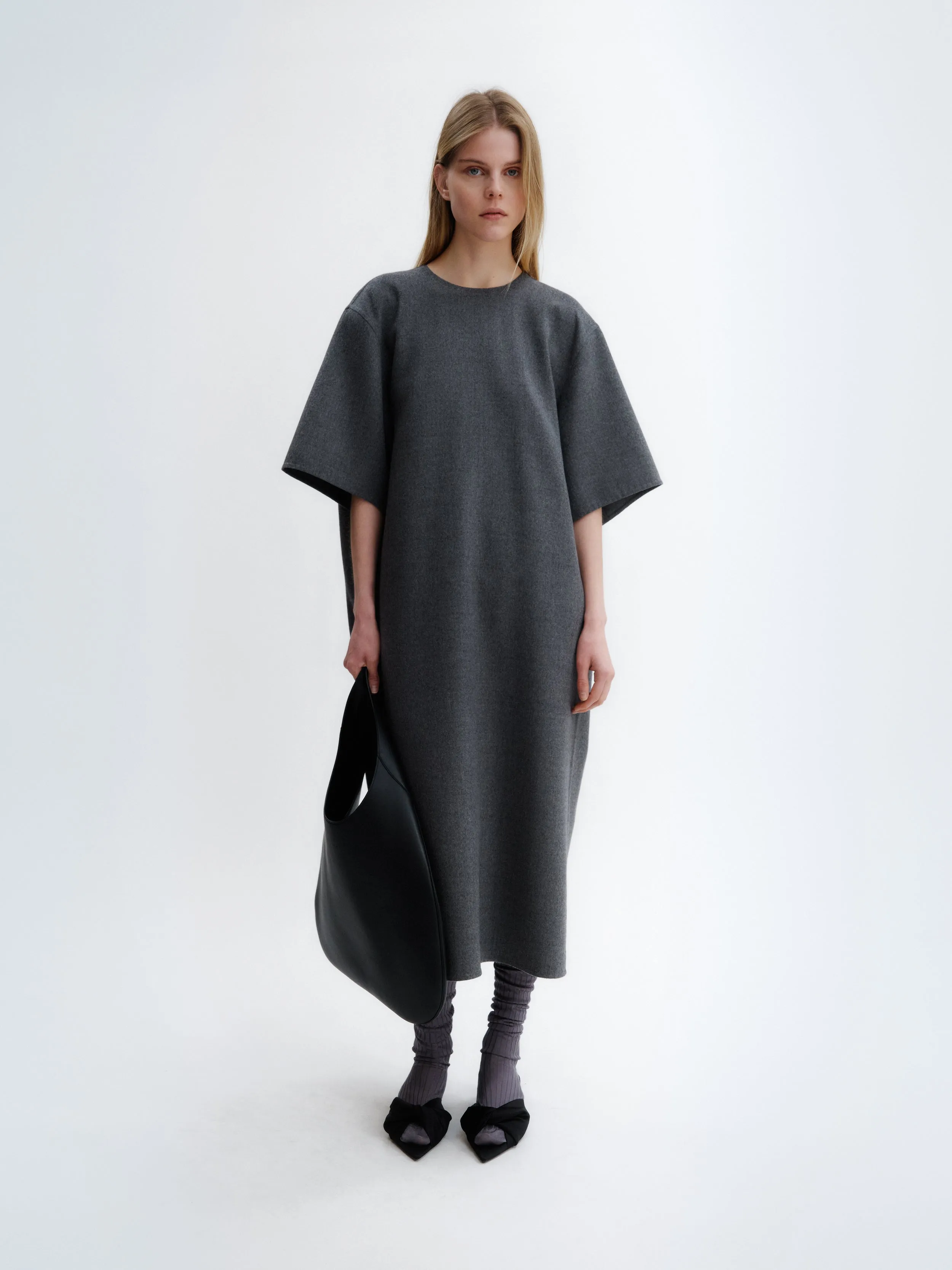 Robe t-shirt en laine légère double face sold by Carven