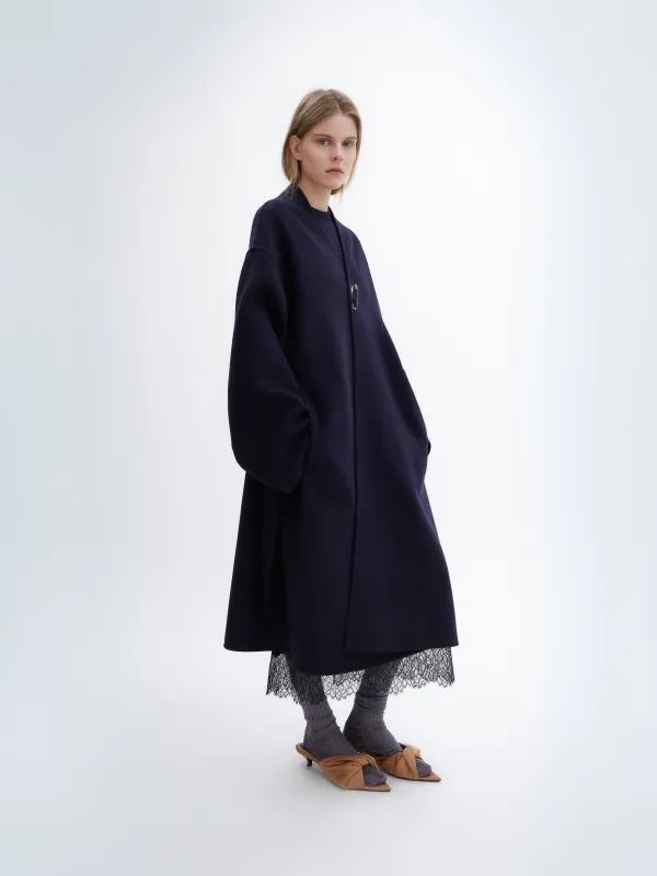 Manteau ceinturé en laine double face bleu nuit made by Carven