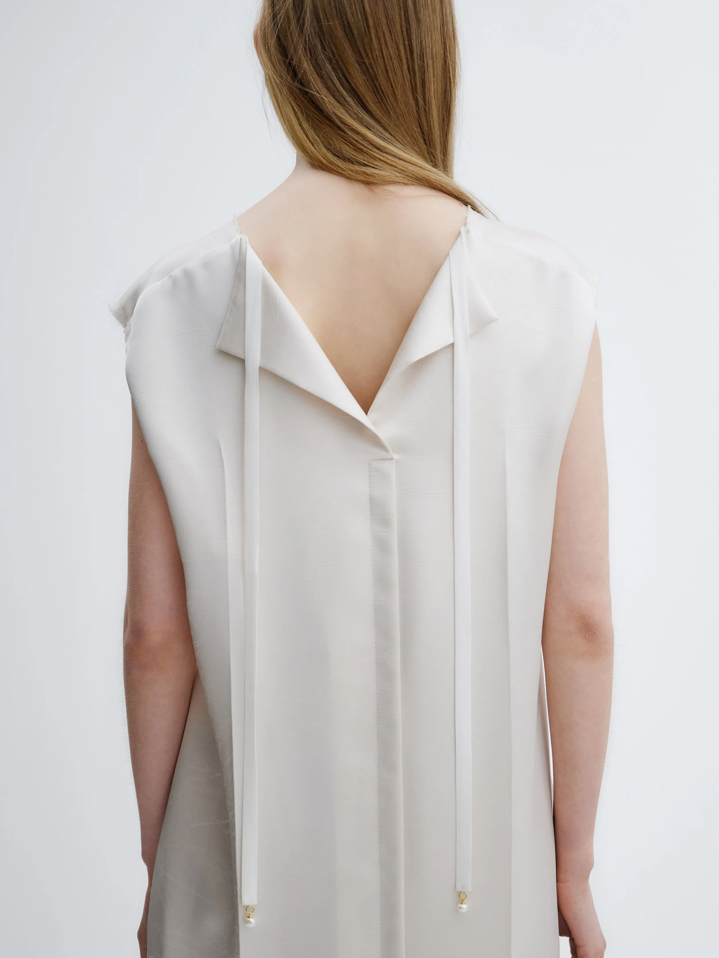 Robe droite en satin technique froissé sold by Carven product image thumbnail 2
