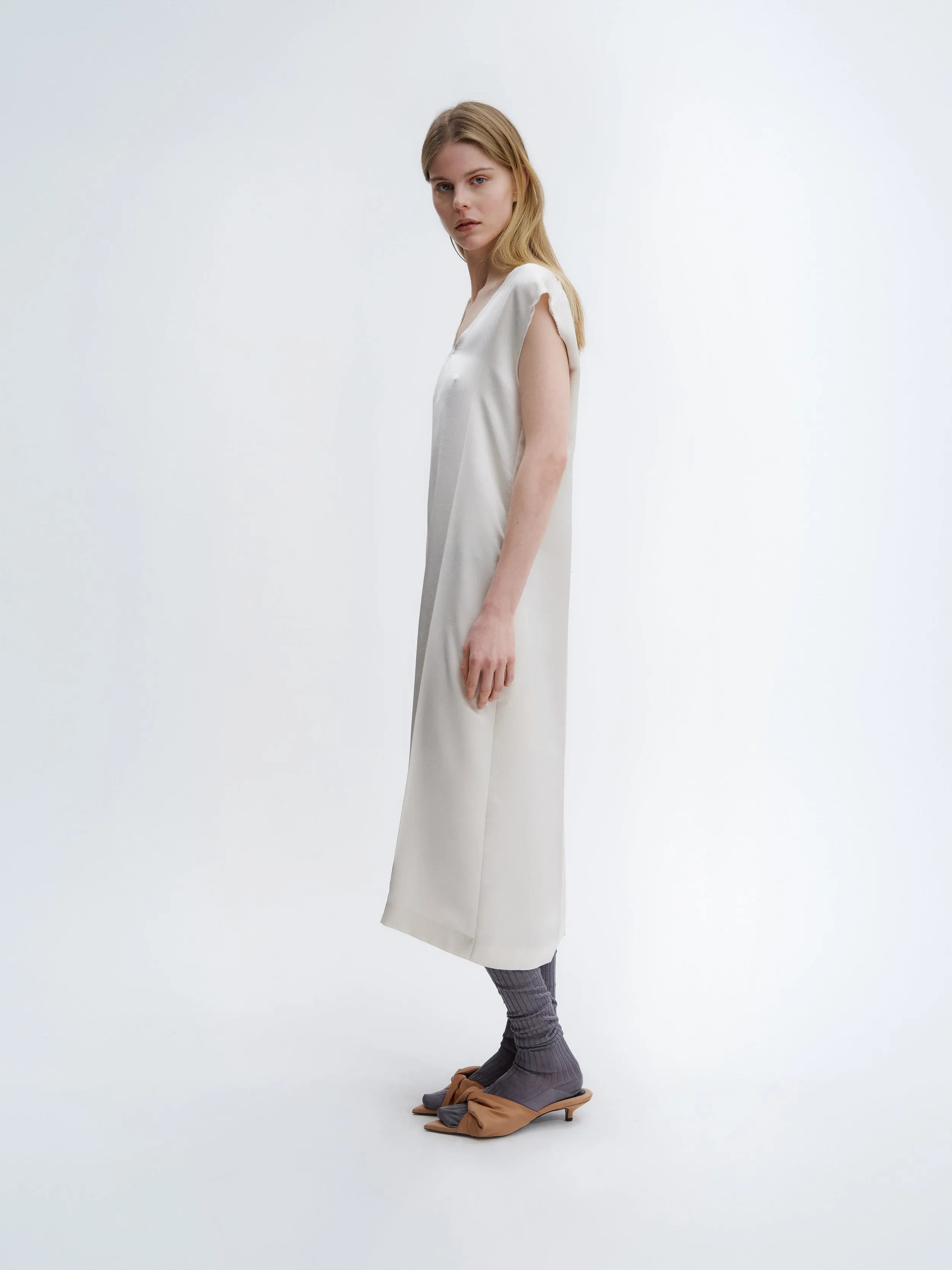 Robe droite en satin technique froissé sold by Carven product image thumbnail 3