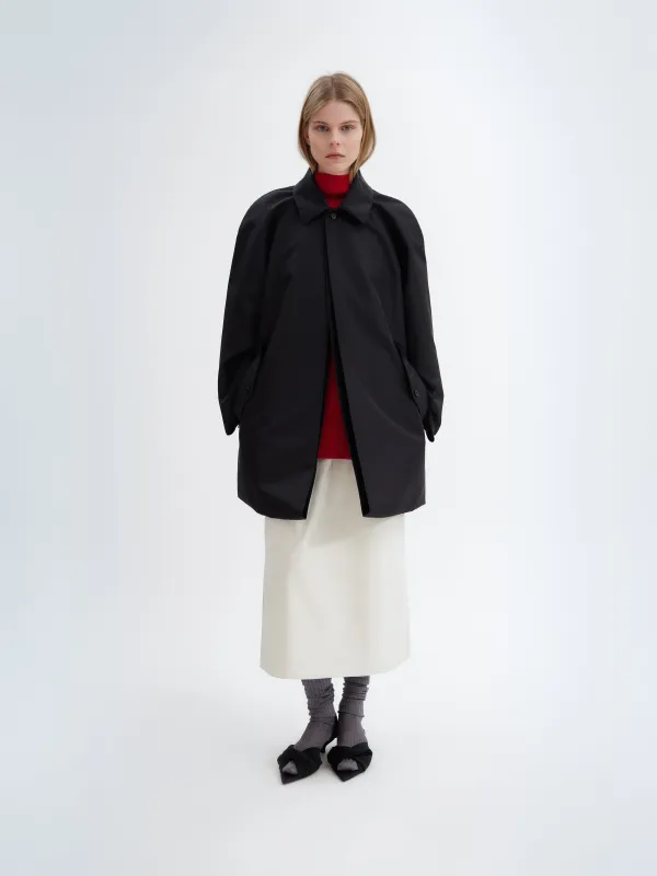 Manteau court en gabardine technique et taffetas made by Carven