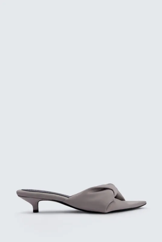 Mule Coupole nouée en satin sold by Carven