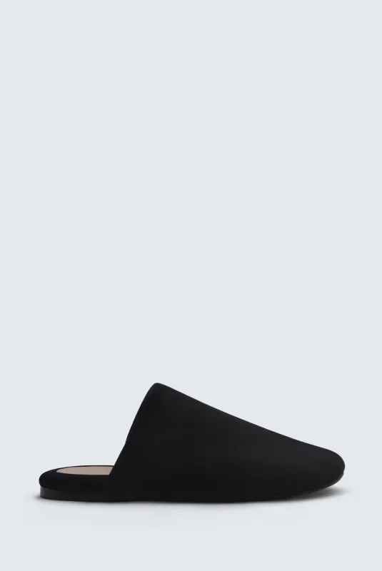 Mule Garnier ouatinée en satin sold by Carven