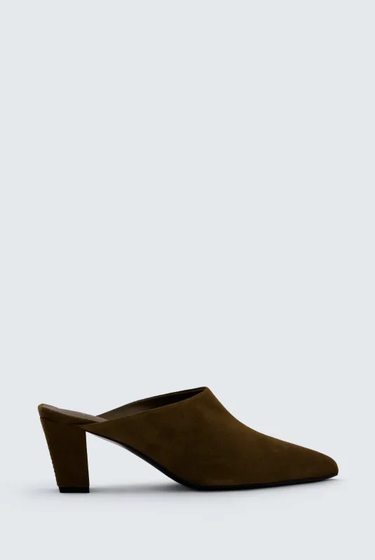 Mule Rivoli en cuir velours sold by Carven
