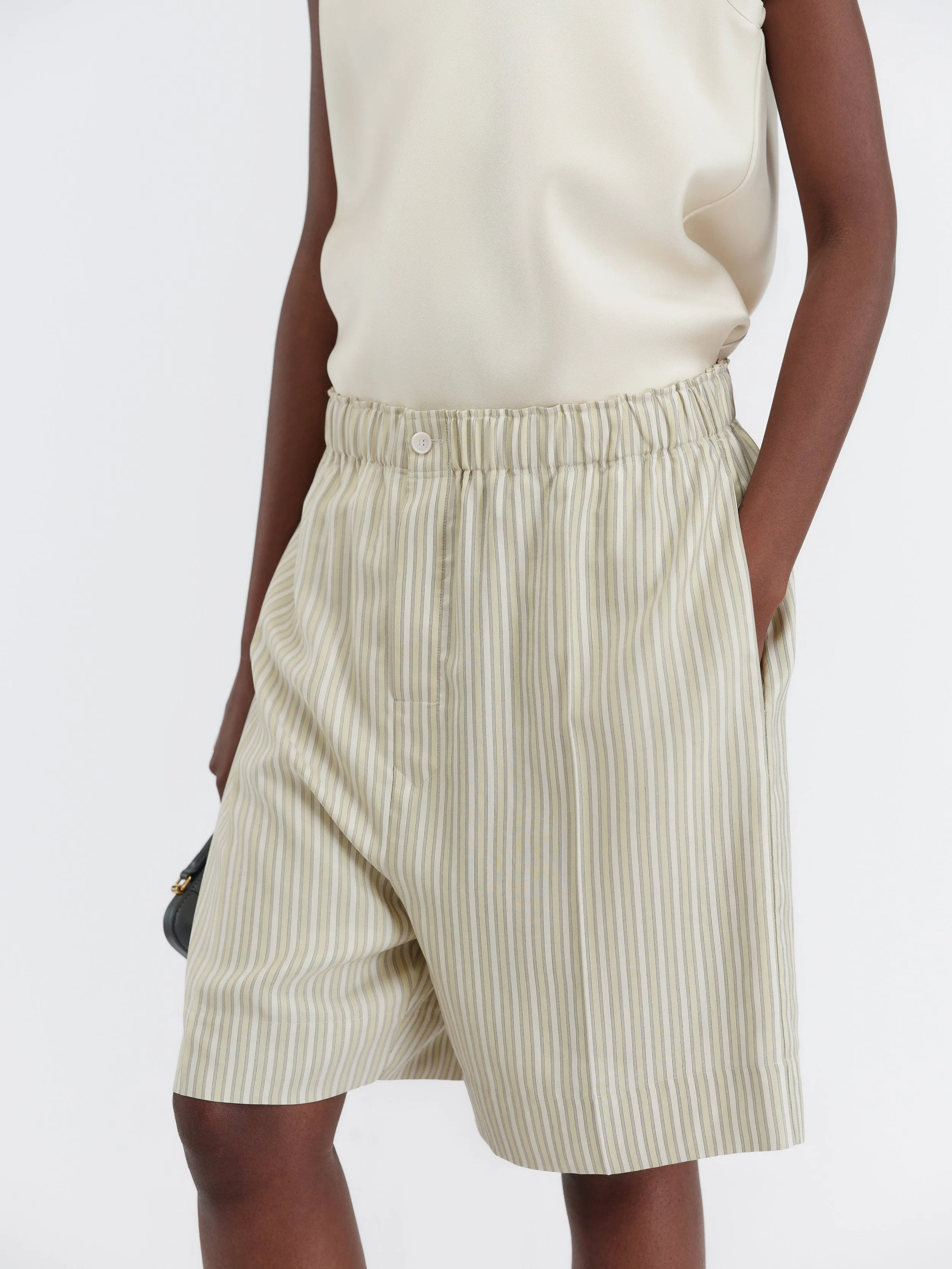 Short taille élastiquée en soie sold by Carven product image thumbnail 2