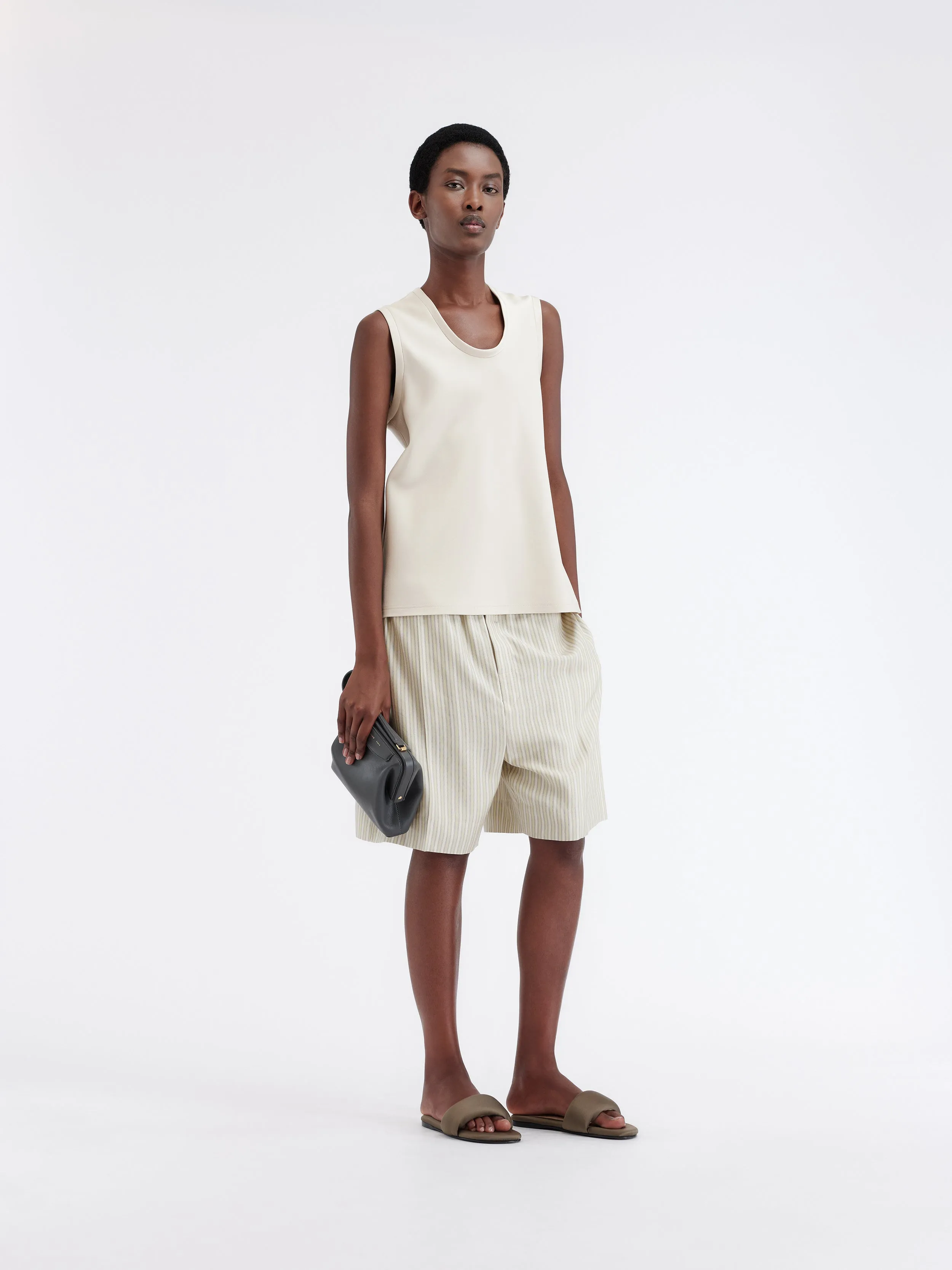 Short taille élastiquée en soie sold by Carven