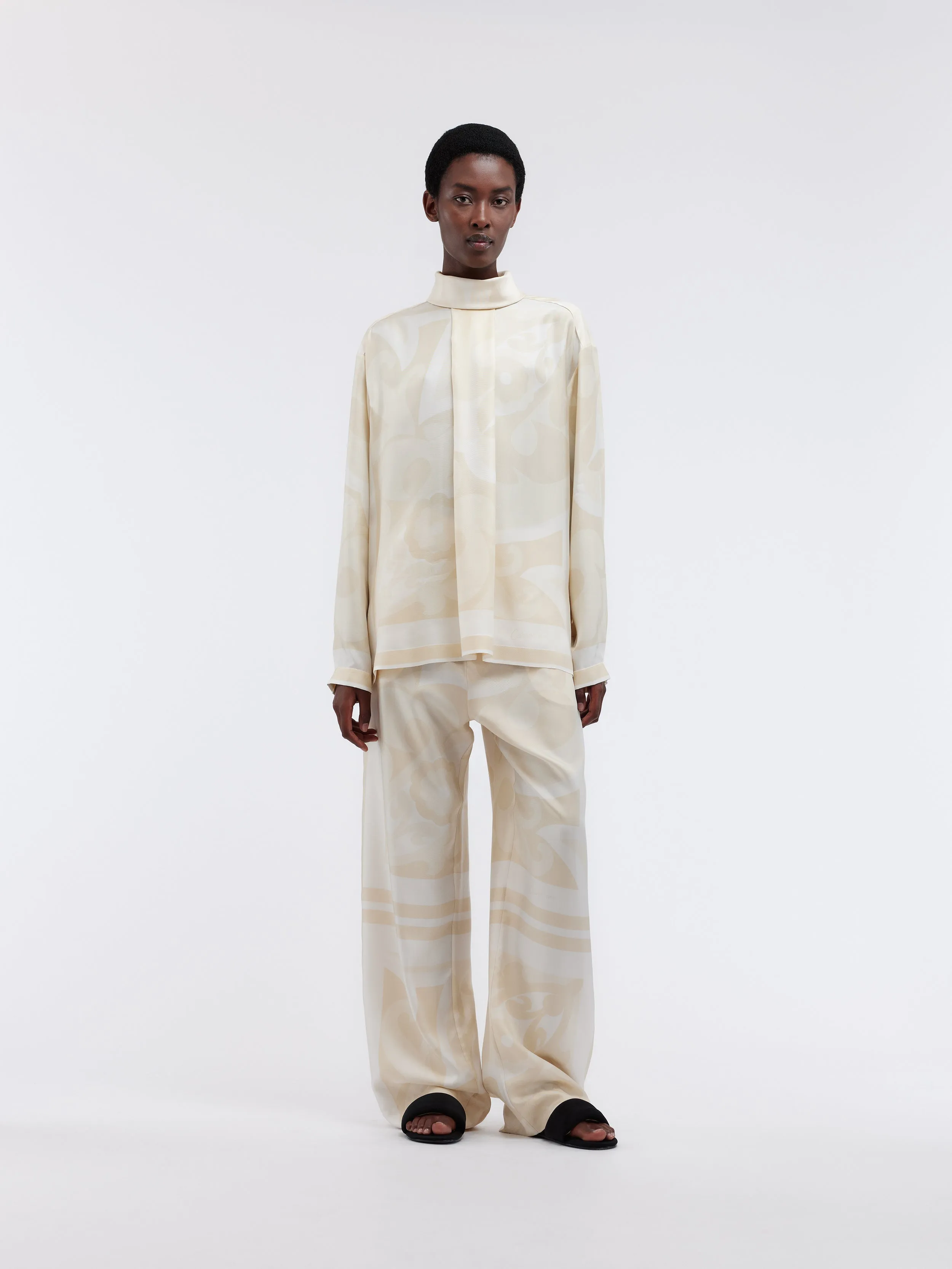 Blouse col montant en soie habotai sold by Carven