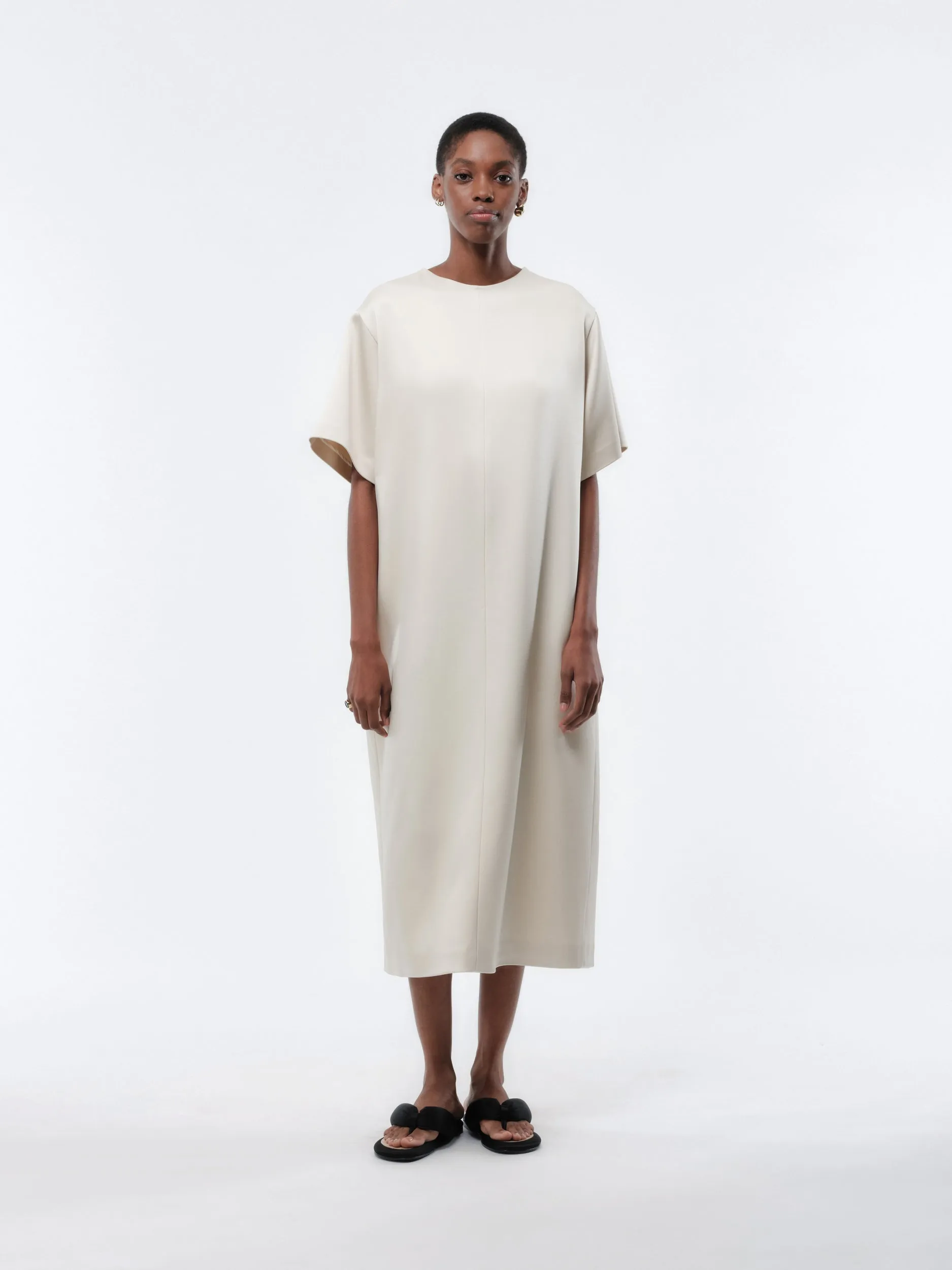 Robe droite en satin double léger sold by Carven