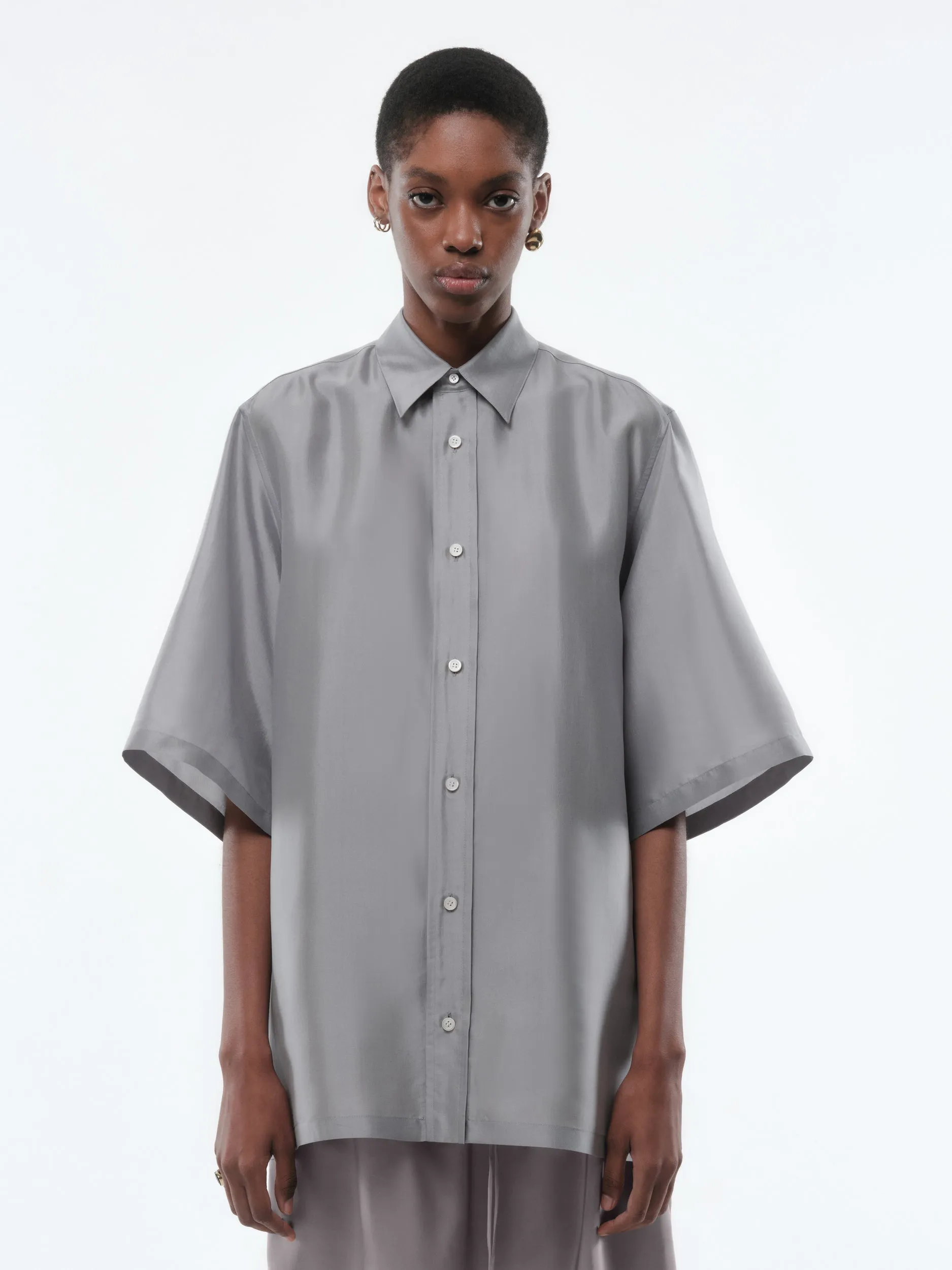 Chemise manches courtes en drap de soie sold by Carven