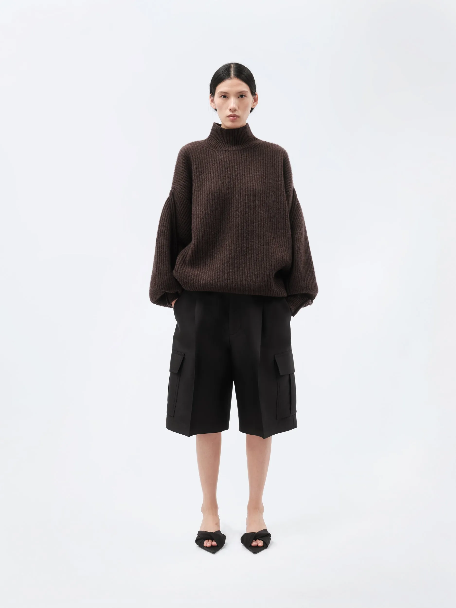 Bermuda cargo en toile de soie et laine sold by Carven