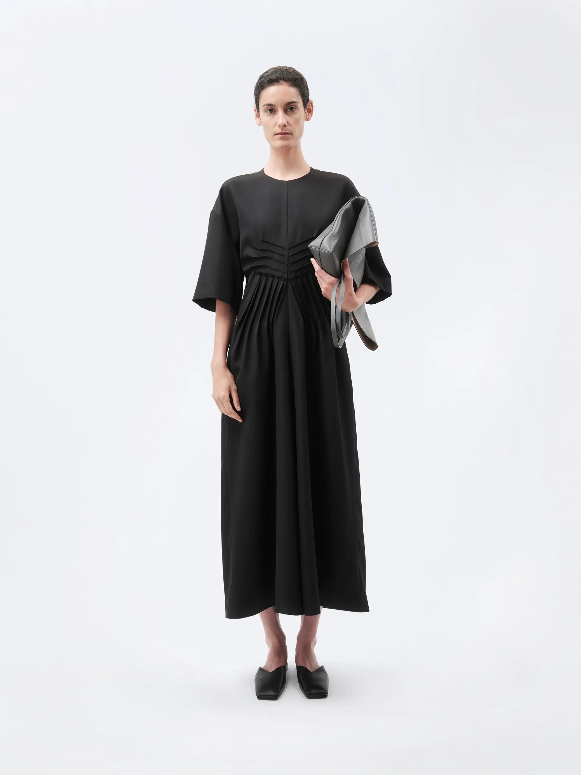 Robe à plis en grain de poudre sold by Carven