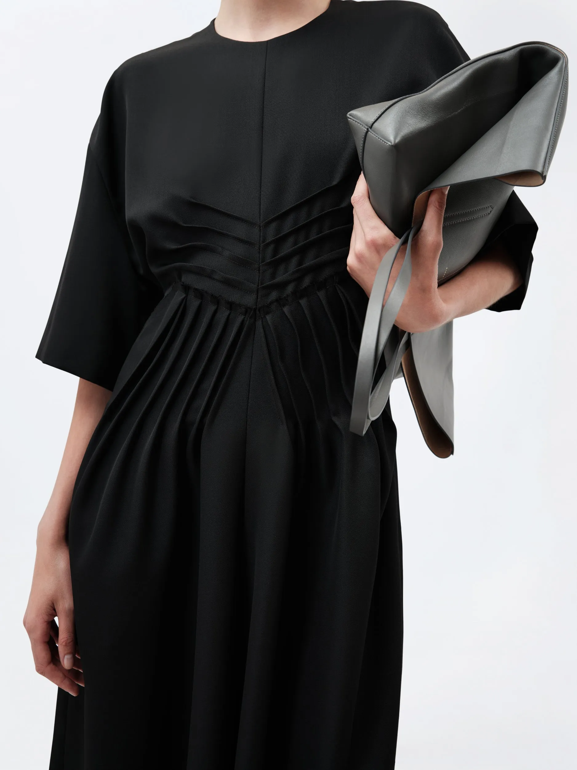 Robe à plis en grain de poudre sold by Carven product image thumbnail 4