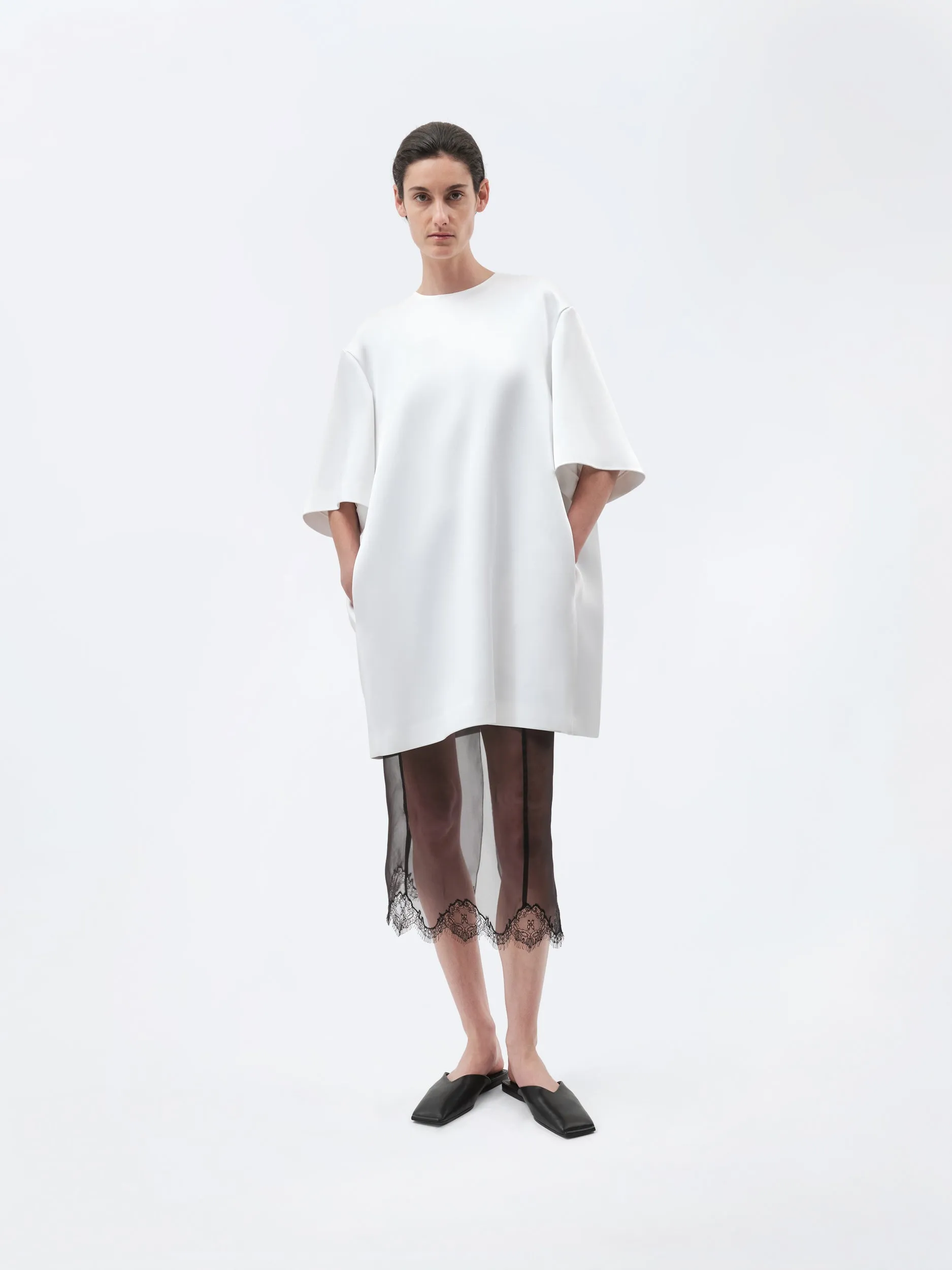 Robe t-shirt en satin double sold by Carven