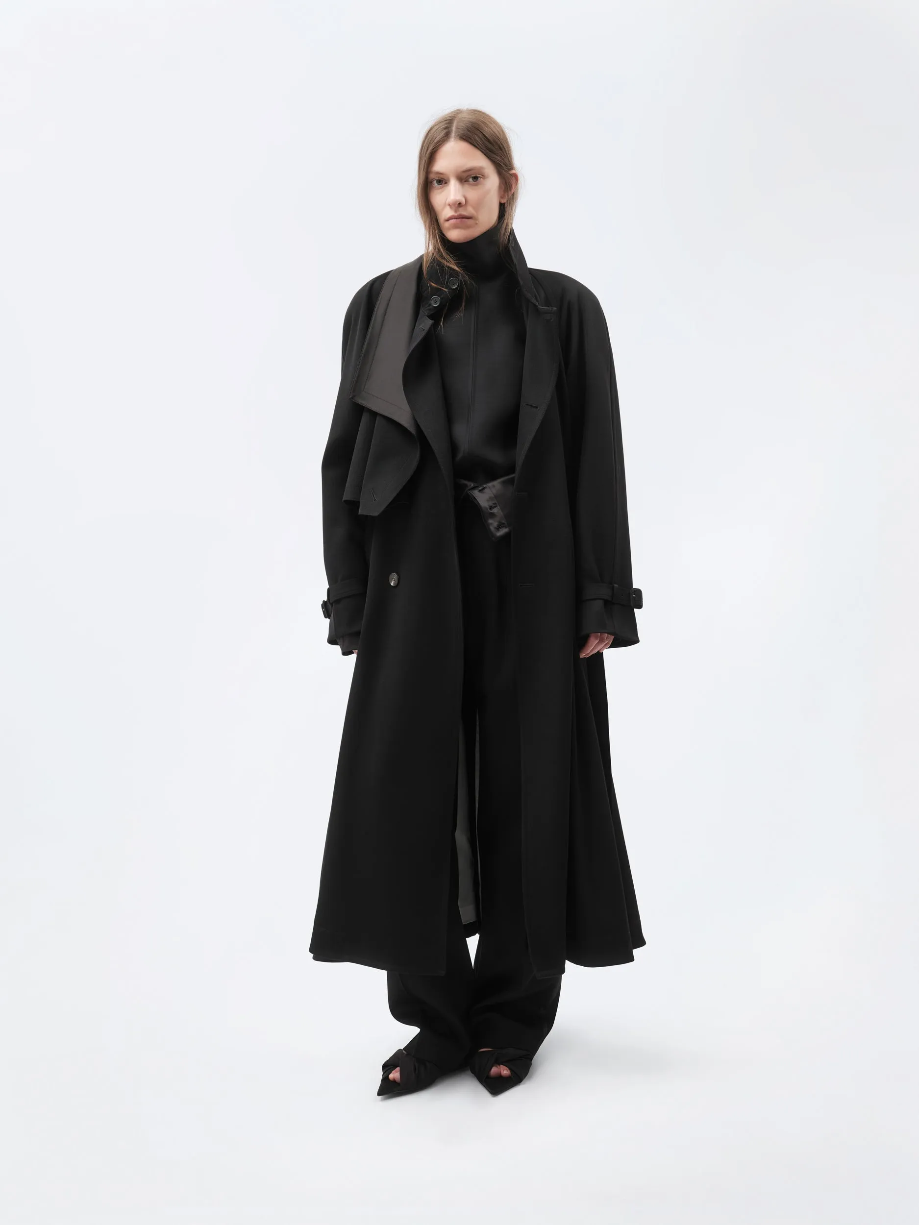 Trench en sergé de laine fluide sold by Carven