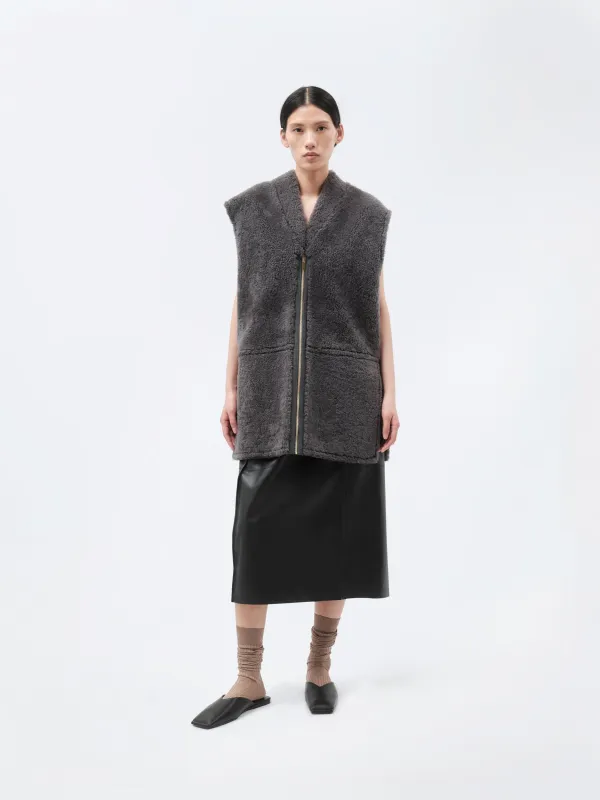 Veste sans manches en shearling bouclé made by Carven