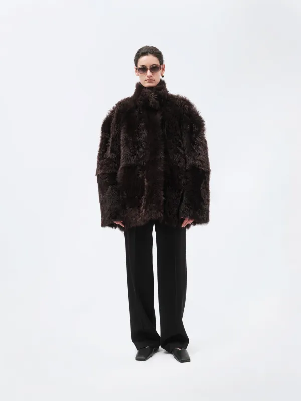 Manteau court en shearling toscan made by Carven