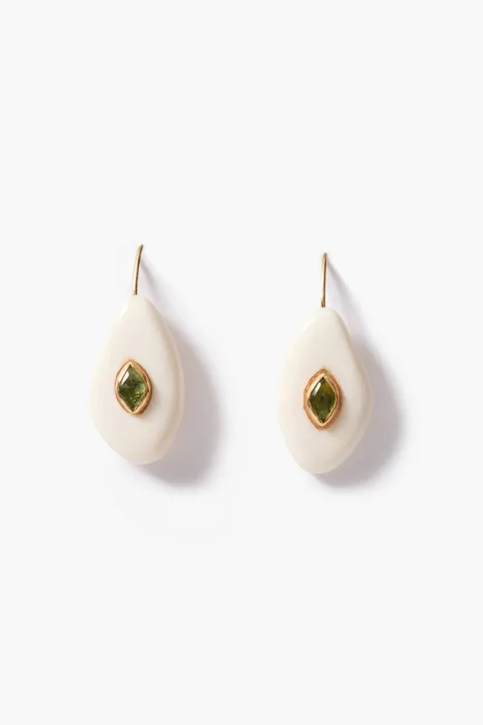 Pebble Earrings Peridot made by Chan Luu