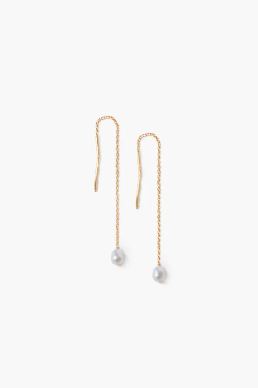 Single Wave Earrings White Pearl made by Chan Luu