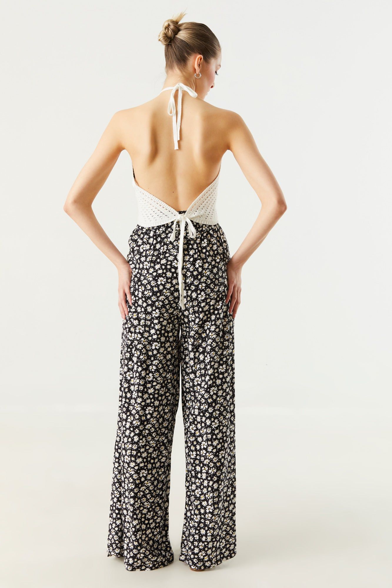 Black and White Floral Print Palazzo Pant sold by Charlotte Russe product image thumbnail 3