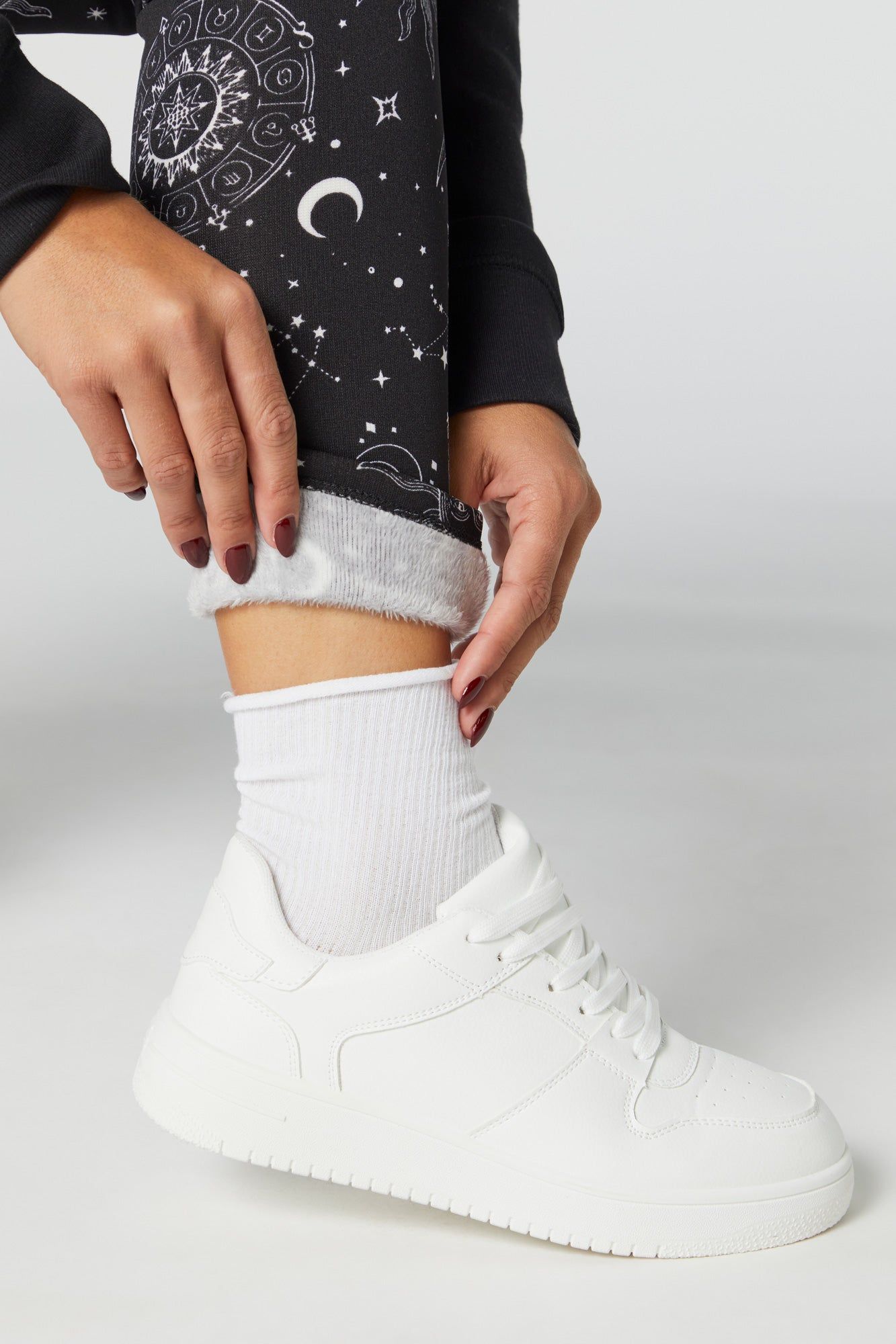 Celestial Print Faux Fur Lined Legging sold by Charlotte Russe product image thumbnail 4