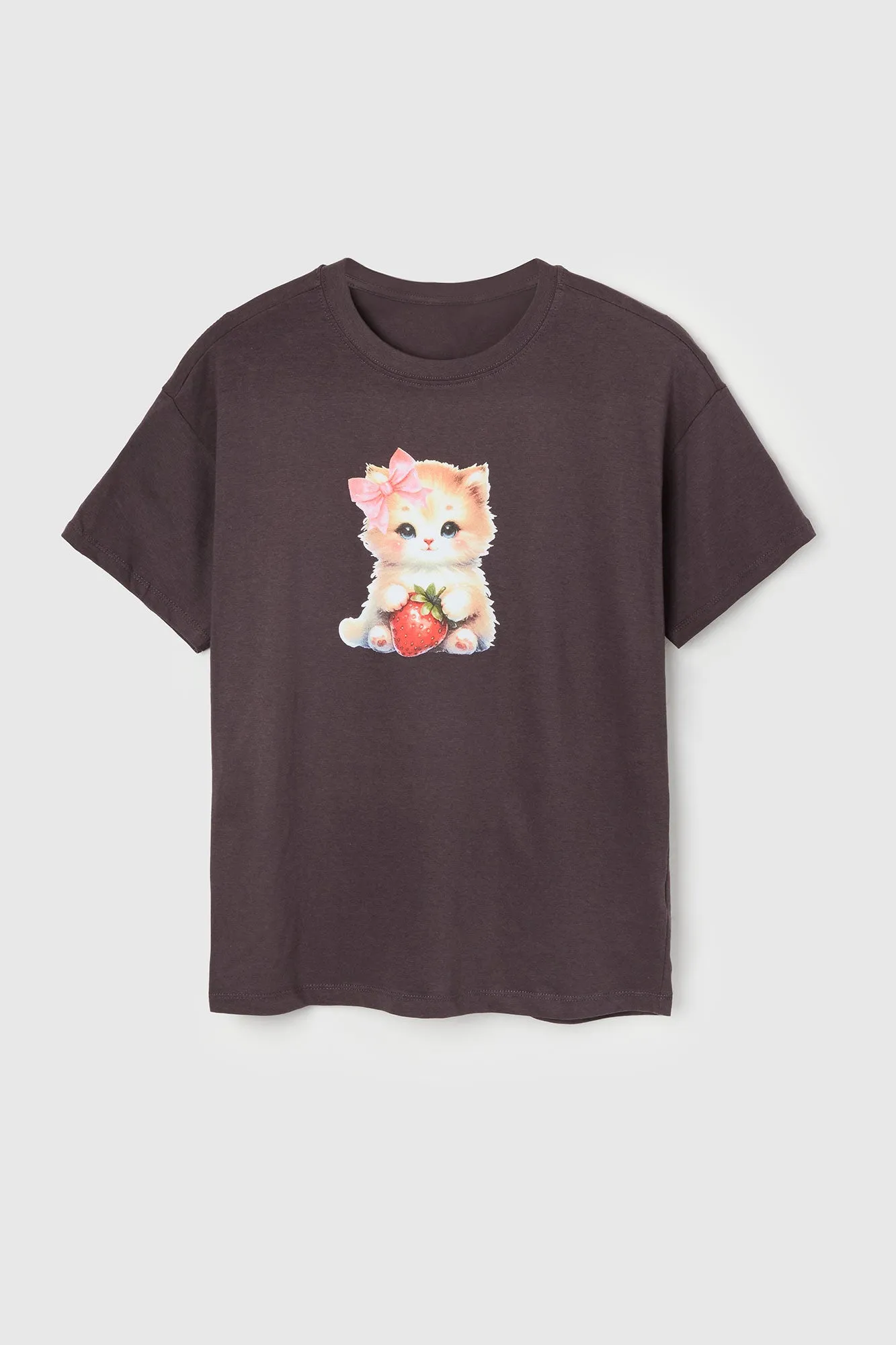 Strawberry Kitten Graphic Boyfriend T-Shirt sold by Charlotte Russe product image thumbnail 4