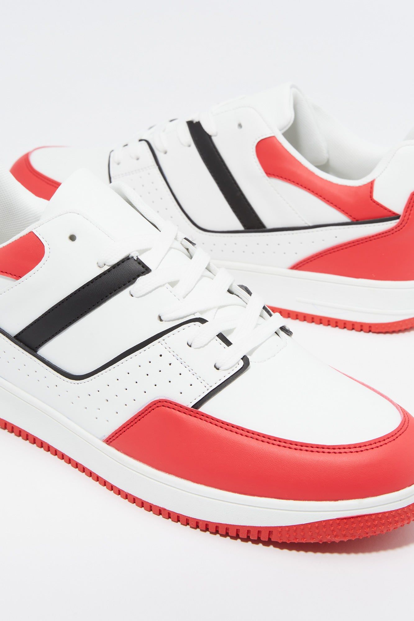 Colour Block Low Top Casual Sneaker sold by Charlotte Russe product image thumbnail 5