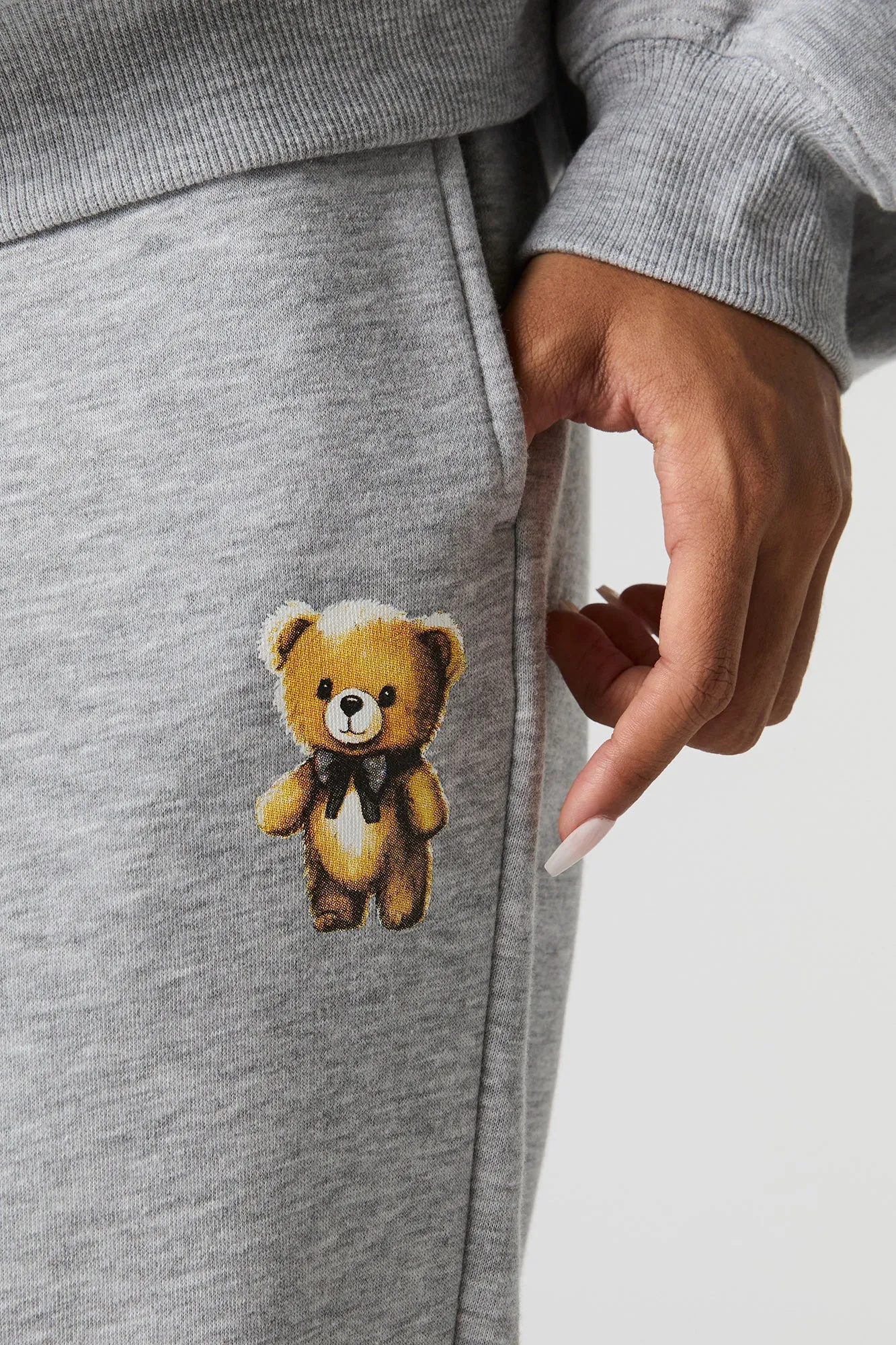 Graphic Fleece Wide Leg Sweatpant sold by Charlotte Russe product image thumbnail 4