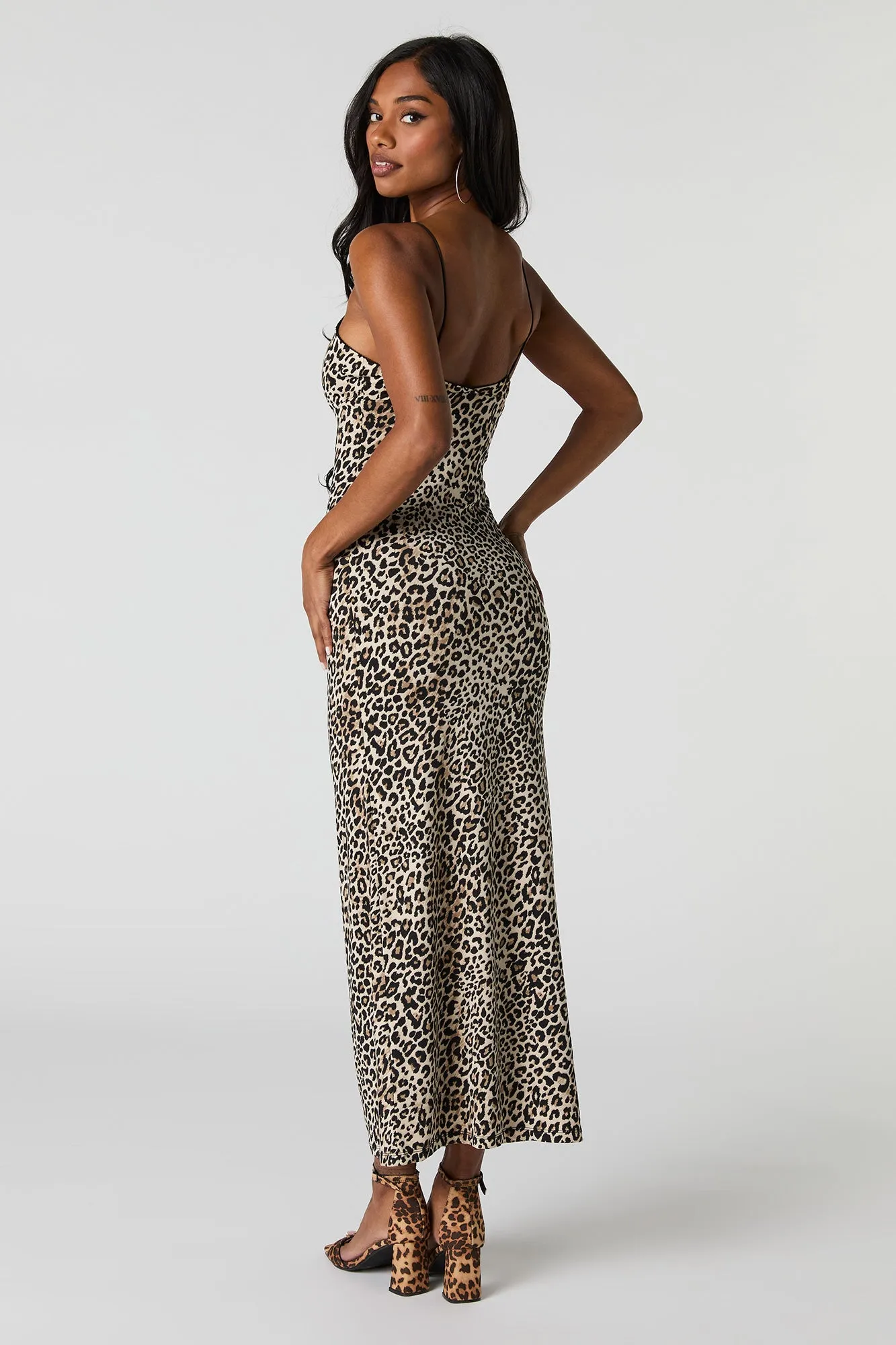 Contour V-Neck Lace Trim Midi Dress sold by Charlotte Russe product image thumbnail 3