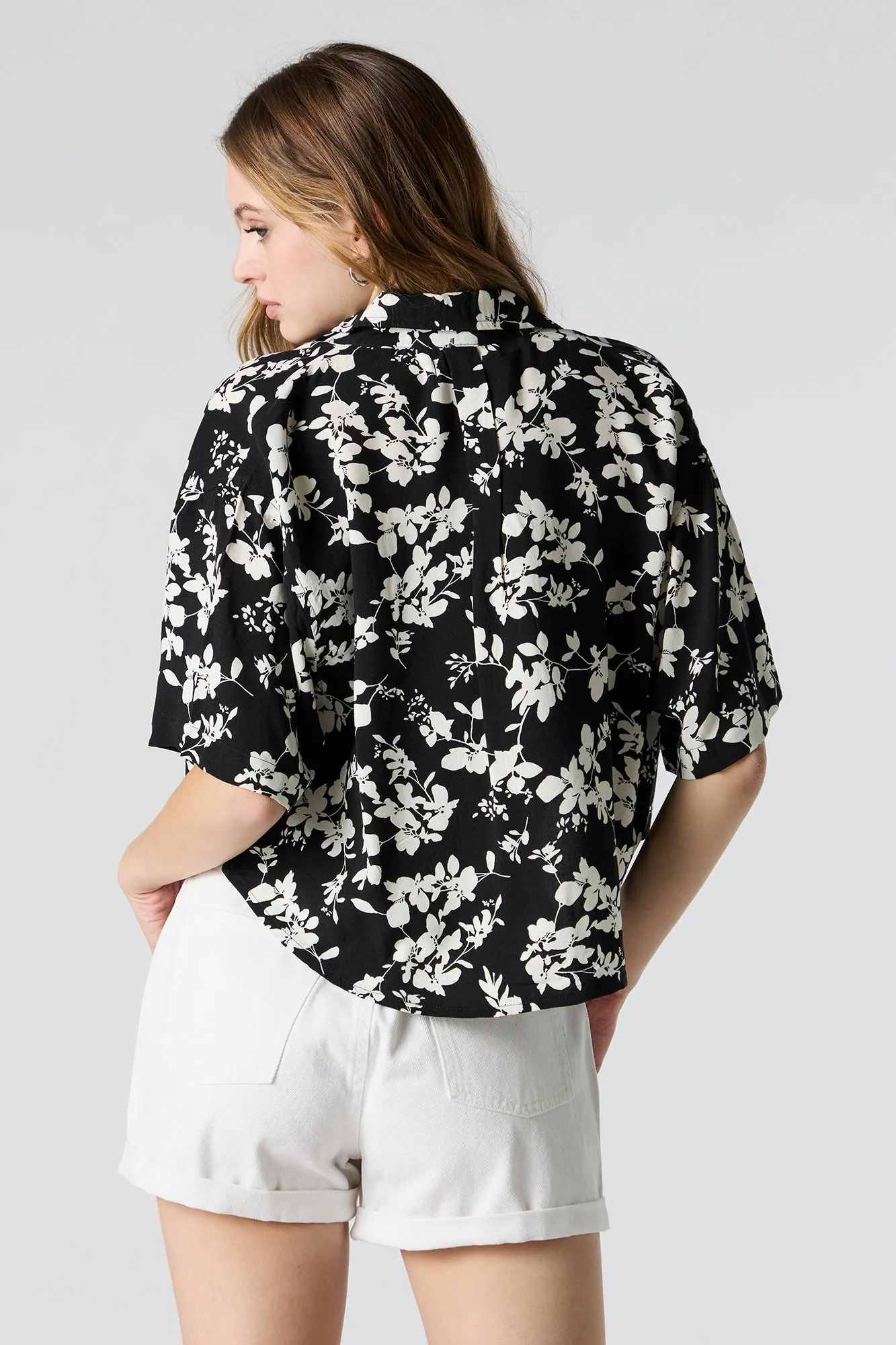 Floral Print Cropped Button-Up Top sold by Charlotte Russe product image thumbnail 2