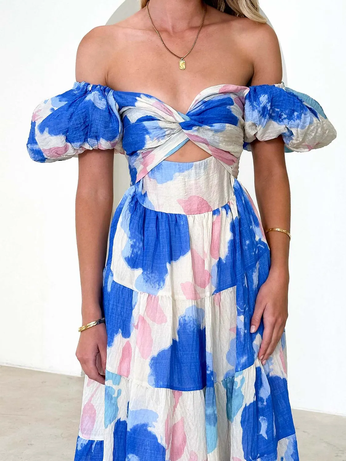 Twisted Printed Puff Sleeve Dress sold by Charming Charlie product image thumbnail 4