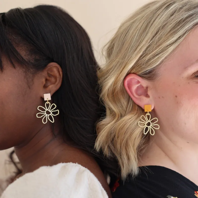 Daisy - Peach sold by Charming Charlie