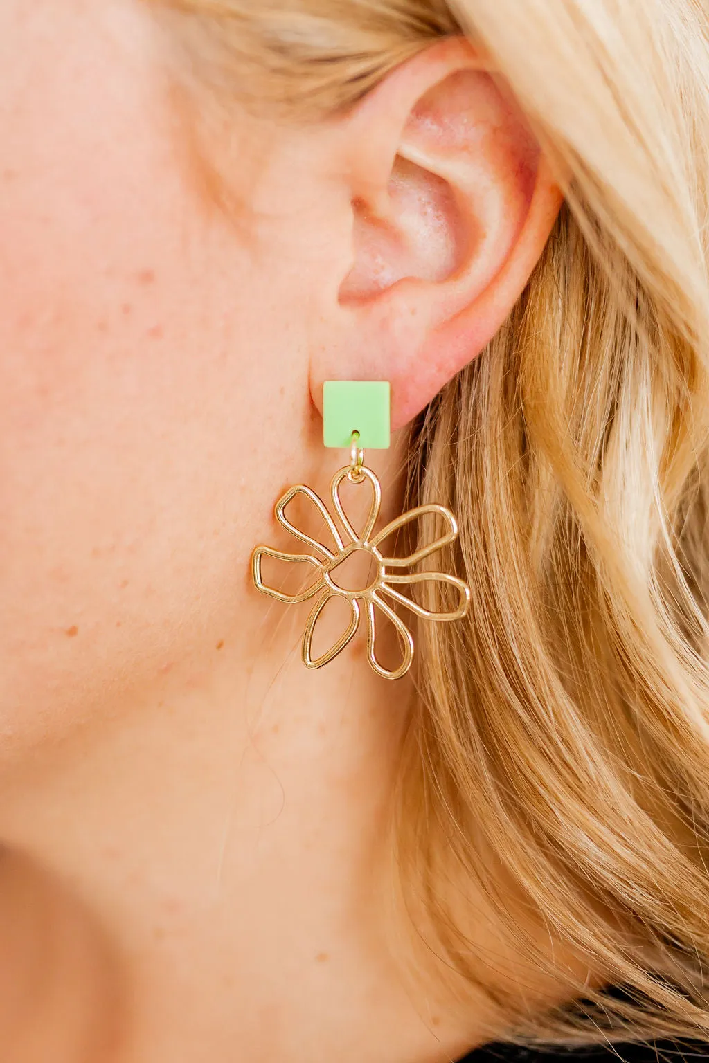 Daisy - Green sold by Charming Charlie