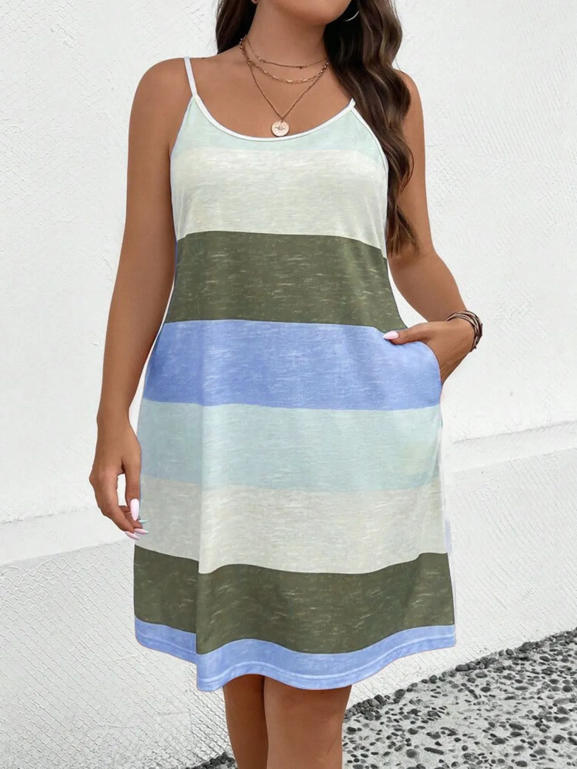 Plus Size Color Block Scoop Neck Mini Dress sold by Charming Charlie product image thumbnail 4