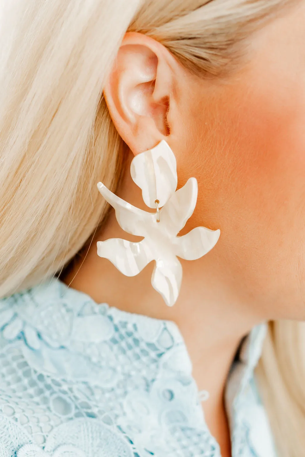 Flora - Champagne Sparkle sold by Charming Charlie product image thumbnail 2