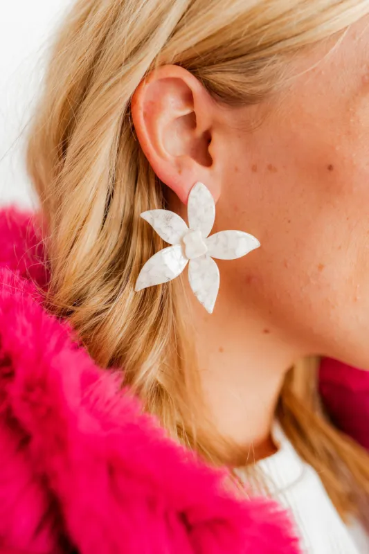 Annie - White Shell sold by Charming Charlie