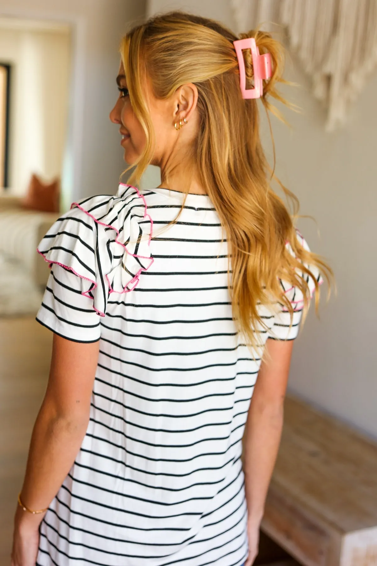 Peachy Pink Classic Hair Claw sold by Charming Charlie product image thumbnail 3