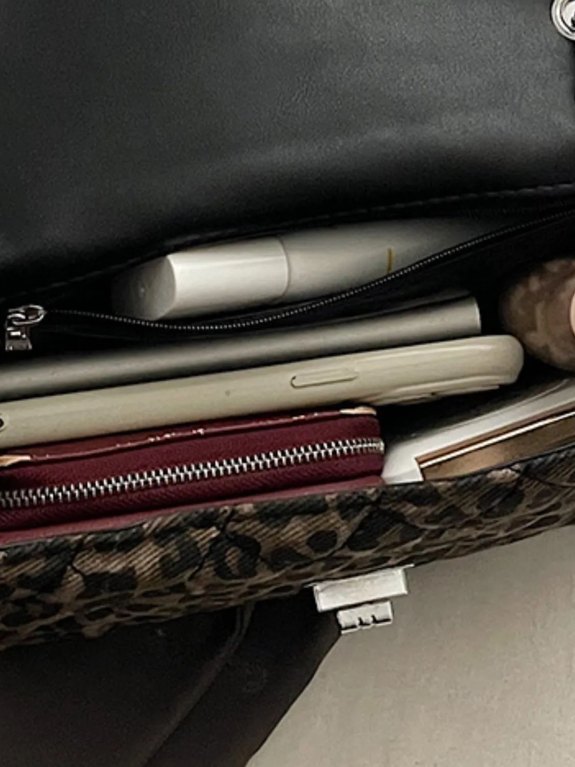 Rhombus Twist-Lock Shoulder Bag sold by Charming Charlie product image thumbnail 3