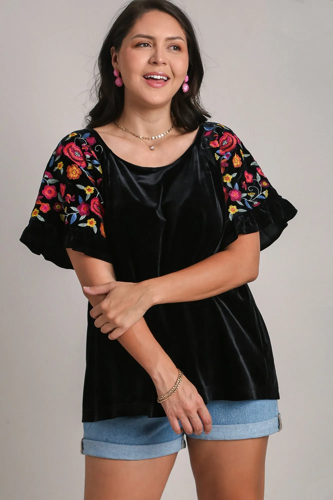 Umgee Full Size Velvet Embroidery Short Sleeve Blouse sold by Charming Charlie product image thumbnail 4